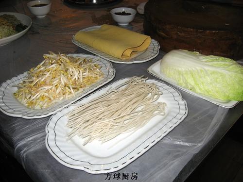 家常凉菜的做法（大白菜、豆芽、粉条、干豆腐）